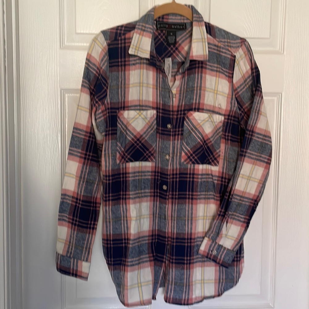 NWT.  TILLYS Flannel shirt. M